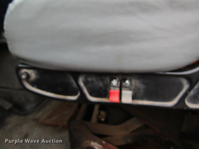 image for item DC4432 2007 International 7400 applicator truck