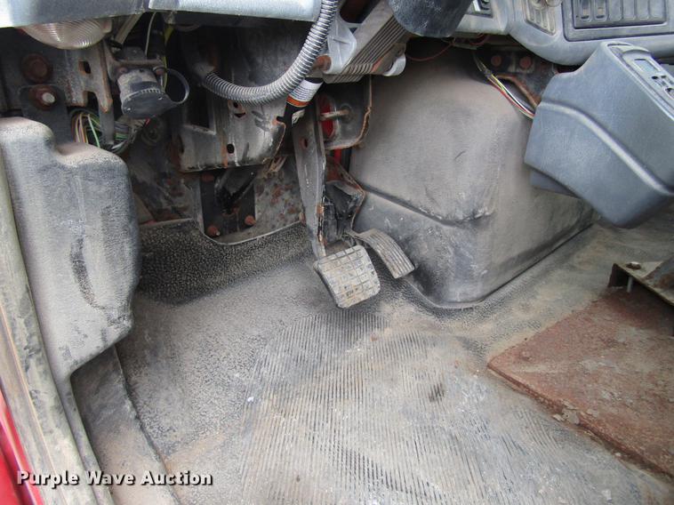 image for item DC4432 2007 International 7400 applicator truck