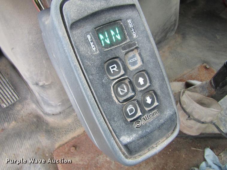 image for item DC4432 2007 International 7400 applicator truck