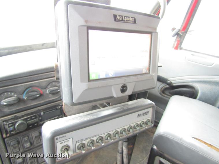 image for item DC4432 2007 International 7400 applicator truck