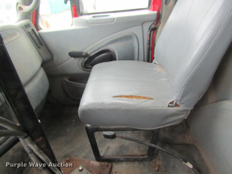 image for item DC4432 2007 International 7400 applicator truck