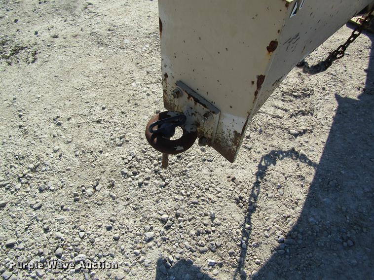 image for item DC4461 1999 Behnke sprayer trailer