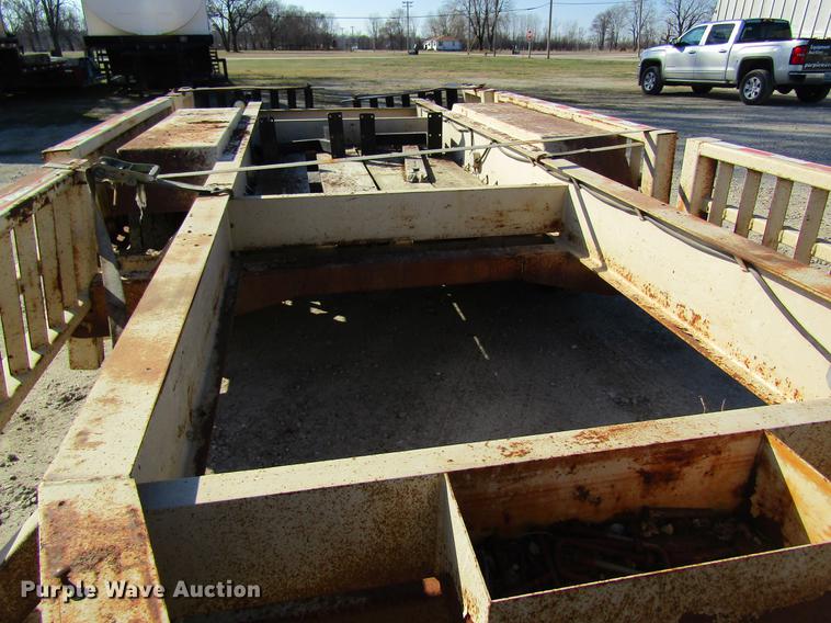 image for item DC4461 1999 Behnke sprayer trailer