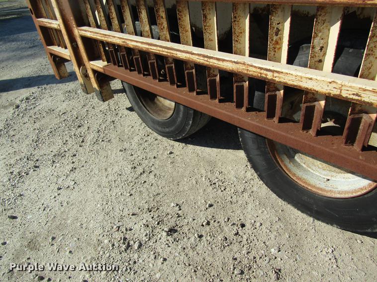 image for item DC4461 1999 Behnke sprayer trailer