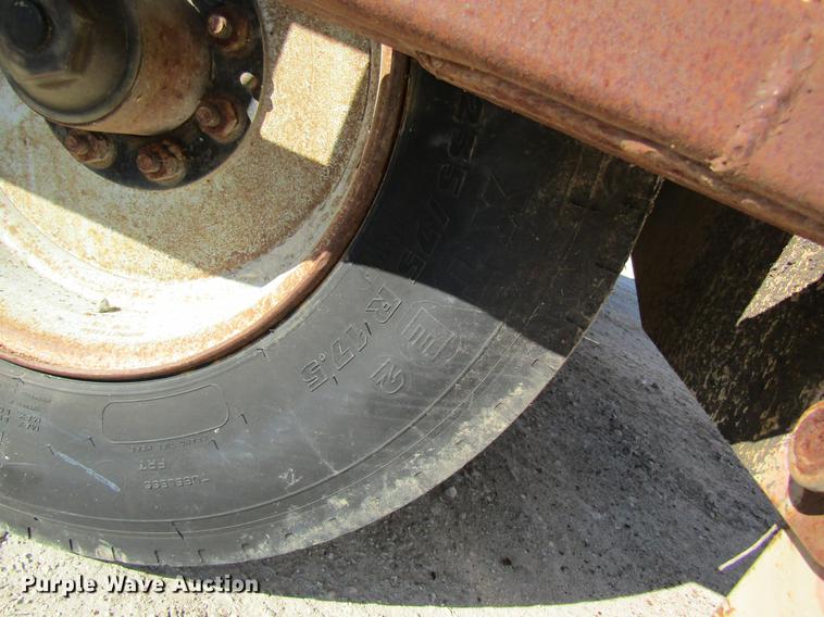 image for item DC4461 1999 Behnke sprayer trailer