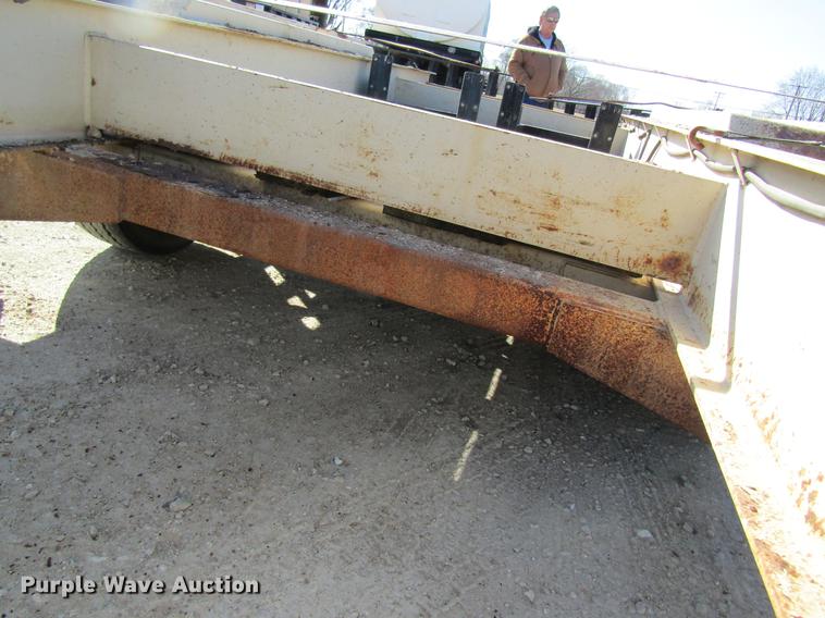 image for item DC4461 1999 Behnke sprayer trailer