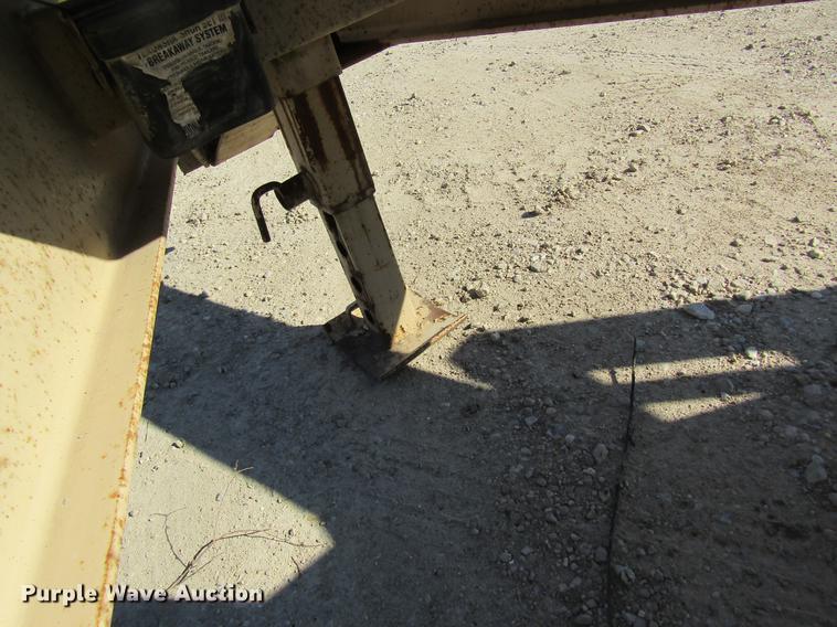 image for item DC4461 1999 Behnke sprayer trailer