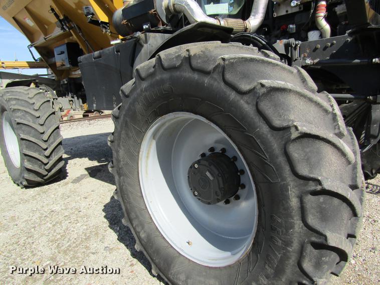 image for item DC4484 2013 Ag-Chem RoGator RG1100 self-propelled dry spreader applicator