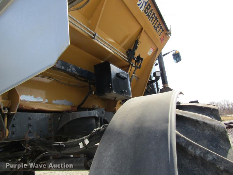 image for item DC4484 2013 Ag-Chem RoGator RG1100 self-propelled dry spreader applicator