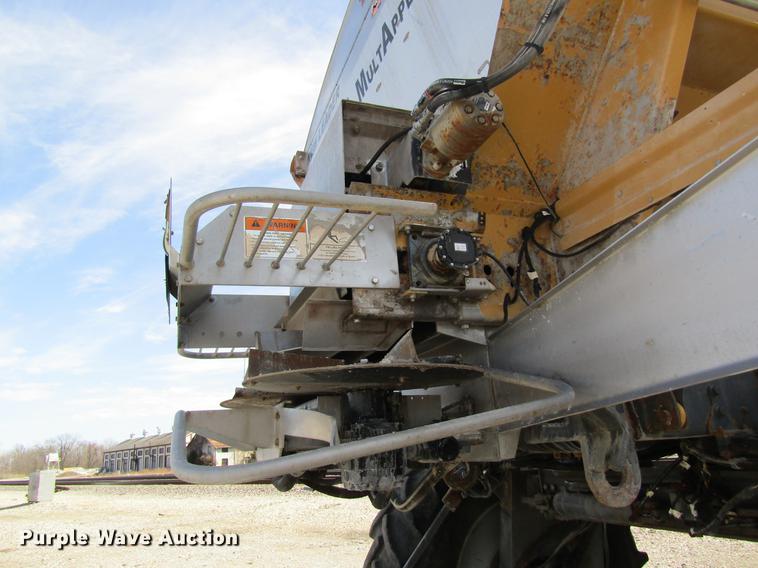 image for item DC4484 2013 Ag-Chem RoGator RG1100 self-propelled dry spreader applicator