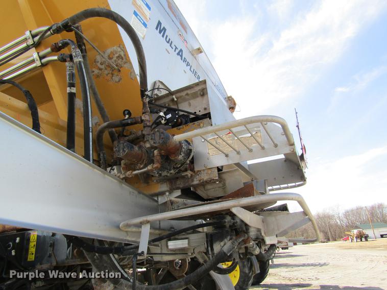 image for item DC4484 2013 Ag-Chem RoGator RG1100 self-propelled dry spreader applicator