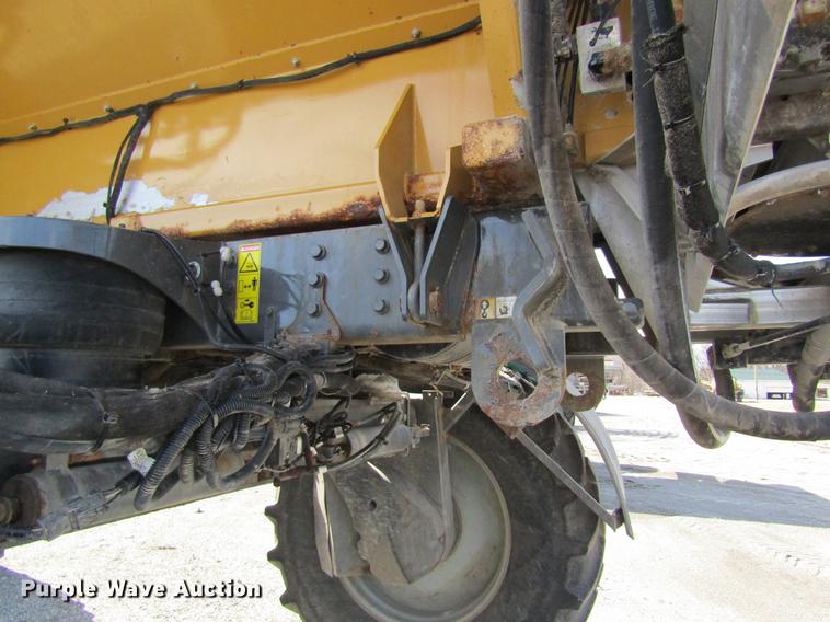 image for item DC4484 2013 Ag-Chem RoGator RG1100 self-propelled dry spreader applicator