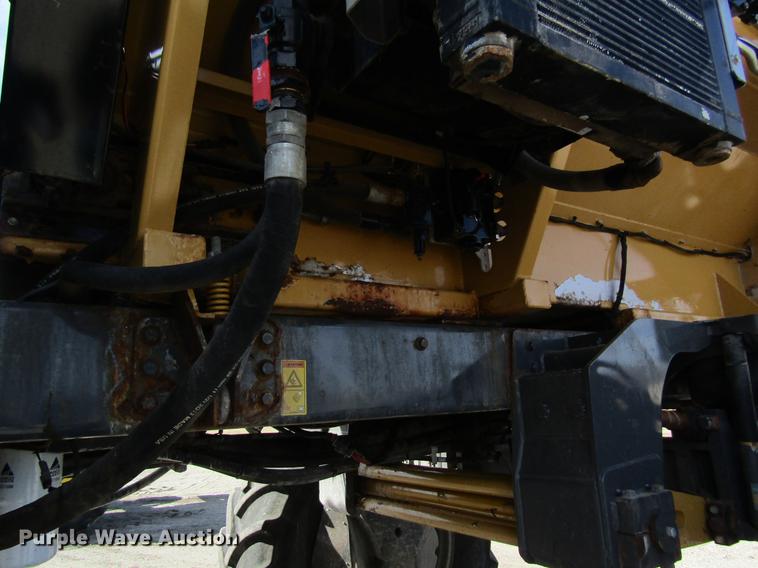 image for item DC4484 2013 Ag-Chem RoGator RG1100 self-propelled dry spreader applicator