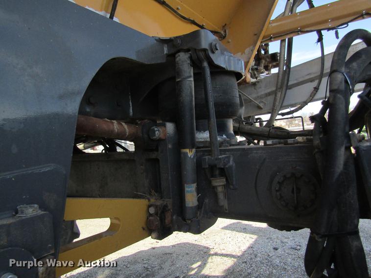 image for item DC4484 2013 Ag-Chem RoGator RG1100 self-propelled dry spreader applicator