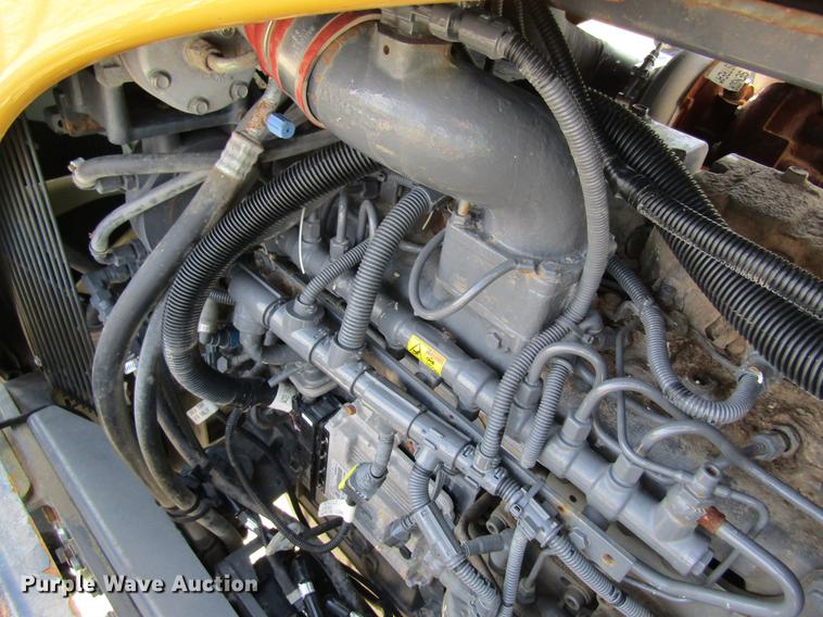 image for item DC4484 2013 Ag-Chem RoGator RG1100 self-propelled dry spreader applicator