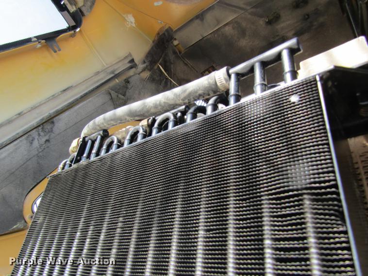 image for item DC4484 2013 Ag-Chem RoGator RG1100 self-propelled dry spreader applicator