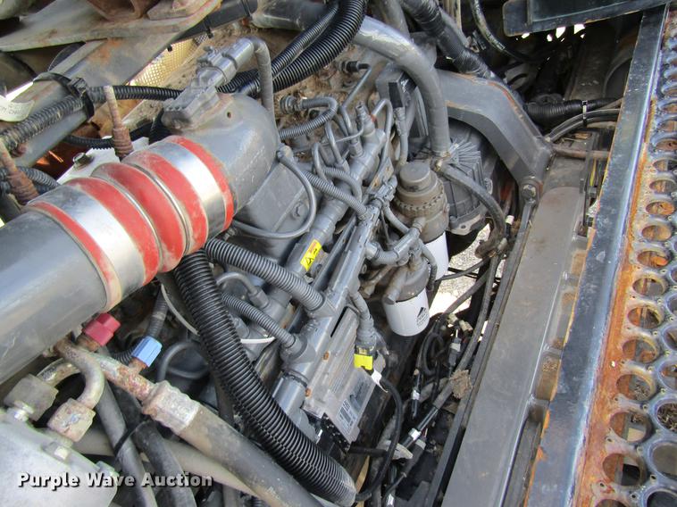 image for item DC4484 2013 Ag-Chem RoGator RG1100 self-propelled dry spreader applicator