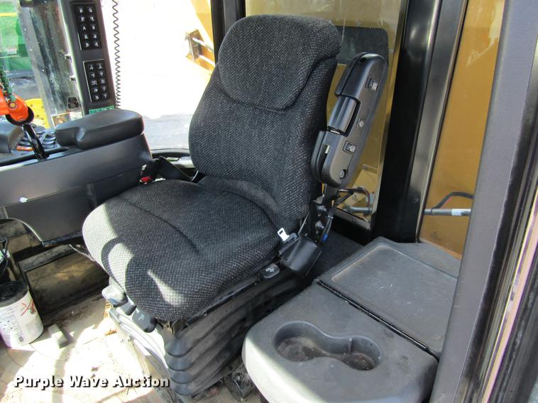 image for item DC4484 2013 Ag-Chem RoGator RG1100 self-propelled dry spreader applicator