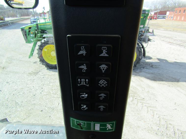 image for item DC4484 2013 Ag-Chem RoGator RG1100 self-propelled dry spreader applicator