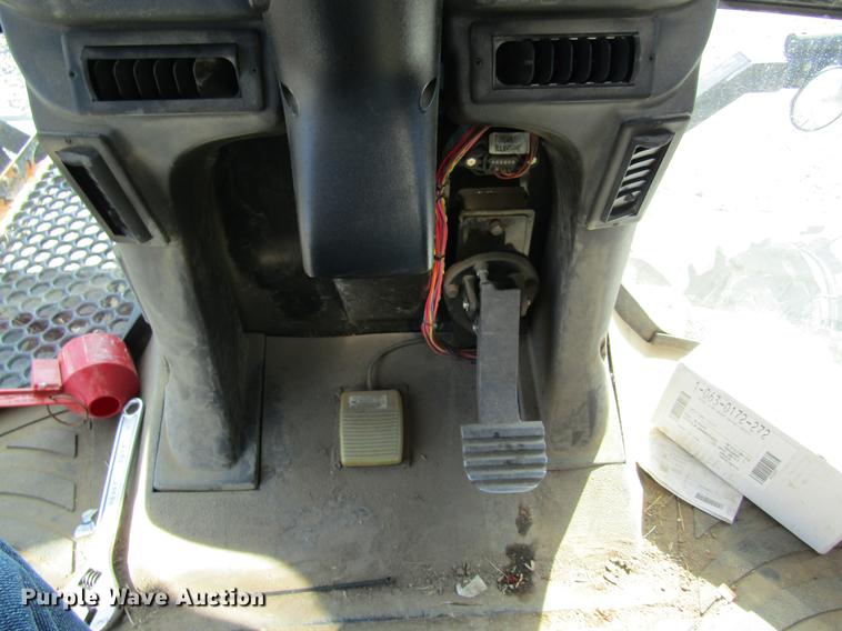 image for item DC4484 2013 Ag-Chem RoGator RG1100 self-propelled dry spreader applicator