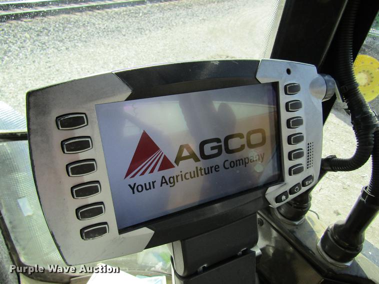 image for item DC4484 2013 Ag-Chem RoGator RG1100 self-propelled dry spreader applicator