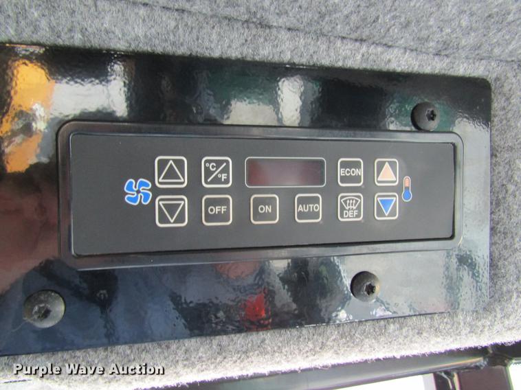 image for item DC4484 2013 Ag-Chem RoGator RG1100 self-propelled dry spreader applicator