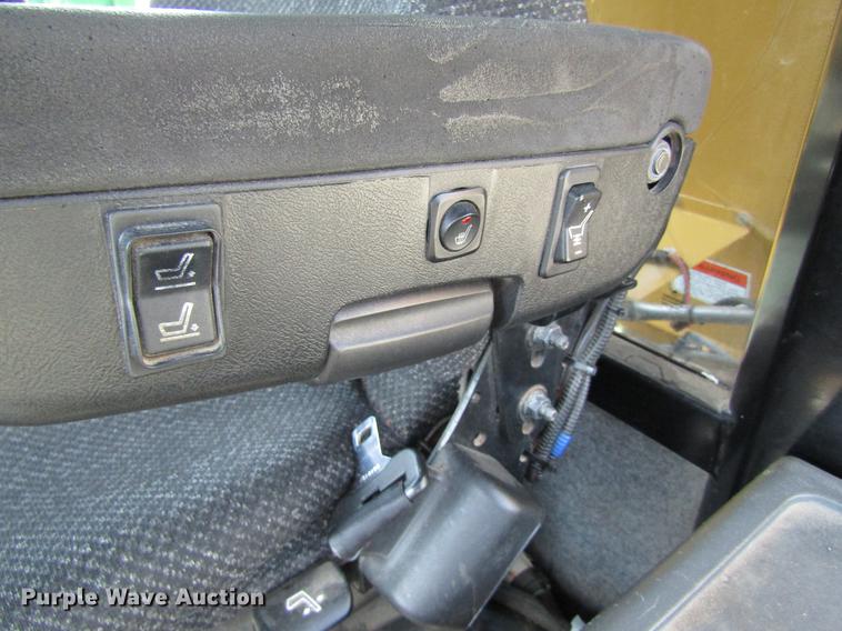 image for item DC4484 2013 Ag-Chem RoGator RG1100 self-propelled dry spreader applicator