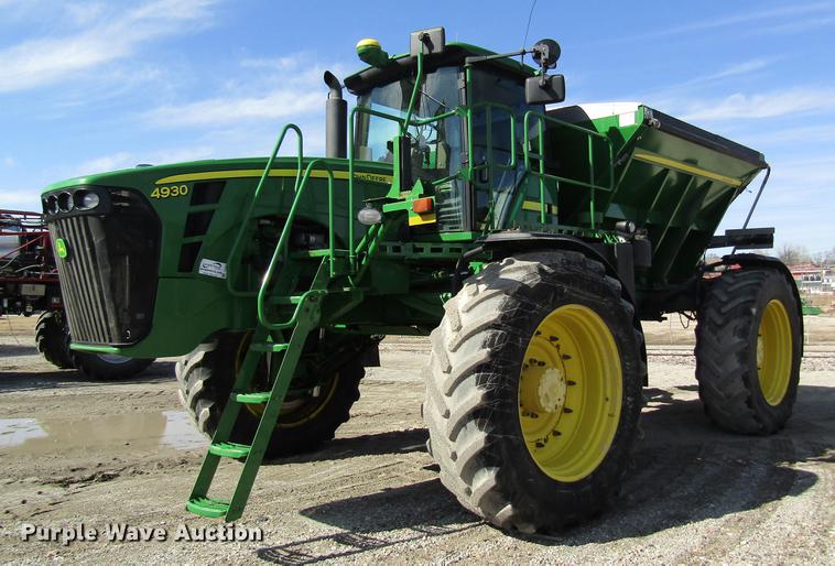 image for item DC4485 2011 John Deere 4930 self-propelled dry spreader applicator