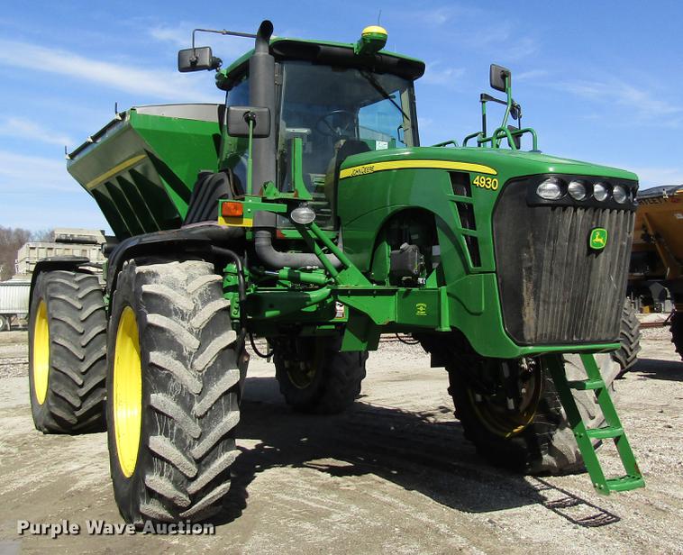 image for item DC4485 2011 John Deere 4930 self-propelled dry spreader applicator