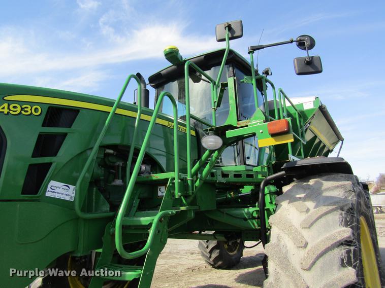 image for item DC4485 2011 John Deere 4930 self-propelled dry spreader applicator