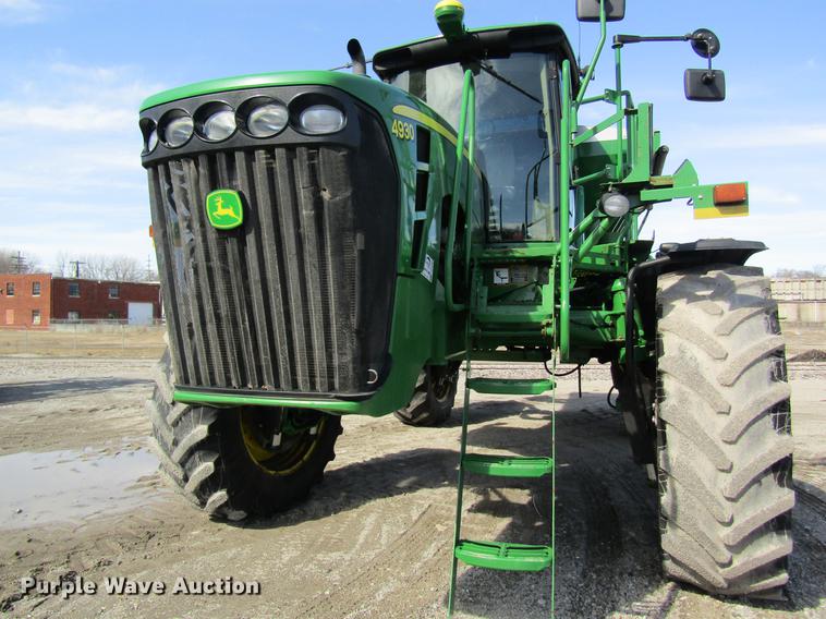 image for item DC4485 2011 John Deere 4930 self-propelled dry spreader applicator