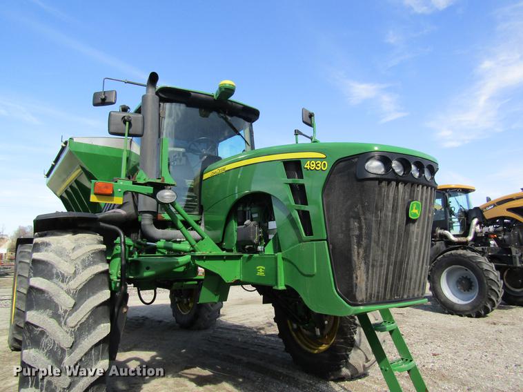 image for item DC4485 2011 John Deere 4930 self-propelled dry spreader applicator