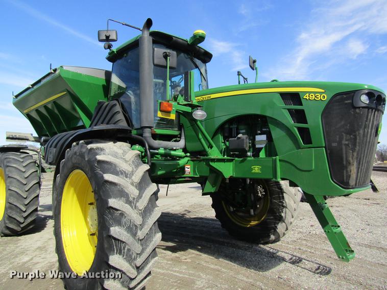 image for item DC4485 2011 John Deere 4930 self-propelled dry spreader applicator