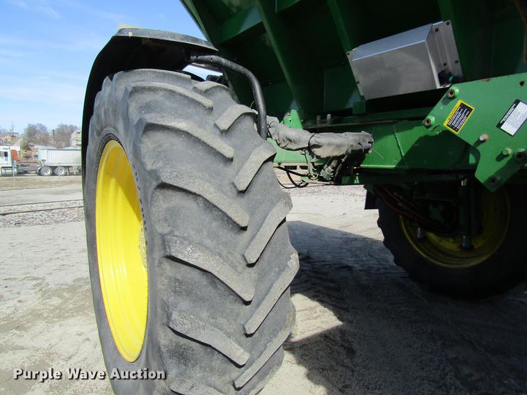 image for item DC4485 2011 John Deere 4930 self-propelled dry spreader applicator
