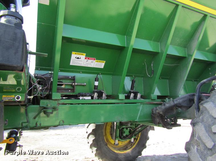 image for item DC4485 2011 John Deere 4930 self-propelled dry spreader applicator