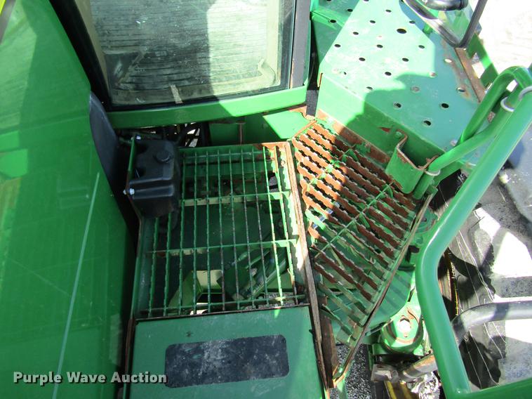 image for item DC4485 2011 John Deere 4930 self-propelled dry spreader applicator