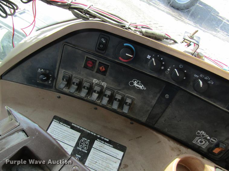 image for item DC4485 2011 John Deere 4930 self-propelled dry spreader applicator