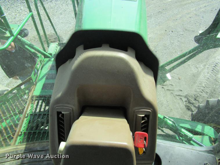 image for item DC4485 2011 John Deere 4930 self-propelled dry spreader applicator