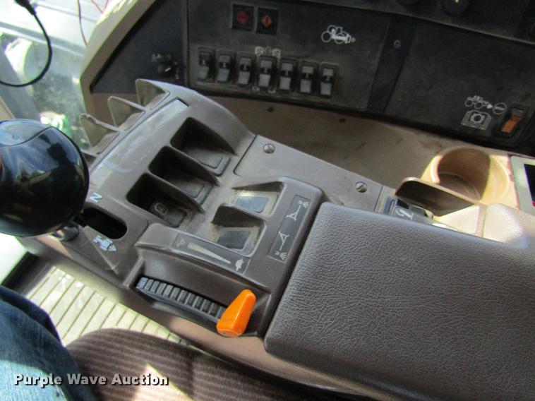 image for item DC4485 2011 John Deere 4930 self-propelled dry spreader applicator