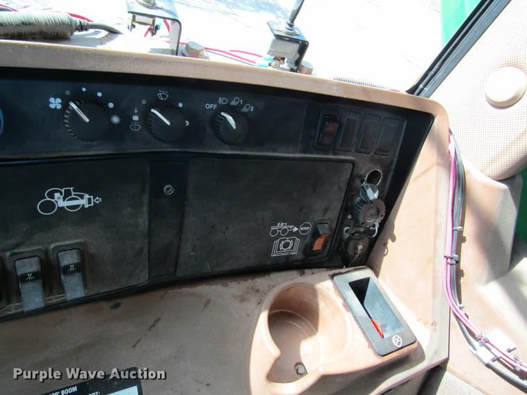 image for item DC4485 2011 John Deere 4930 self-propelled dry spreader applicator