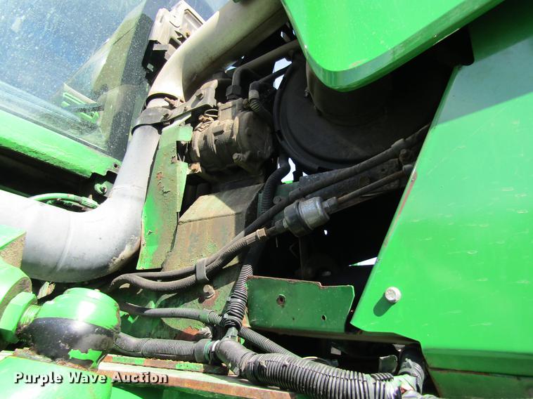 image for item DC4485 2011 John Deere 4930 self-propelled dry spreader applicator