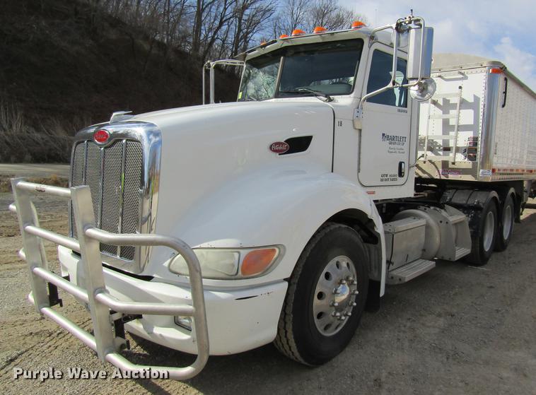 image for item DC4489 2010 Peterbilt 386 semi truck