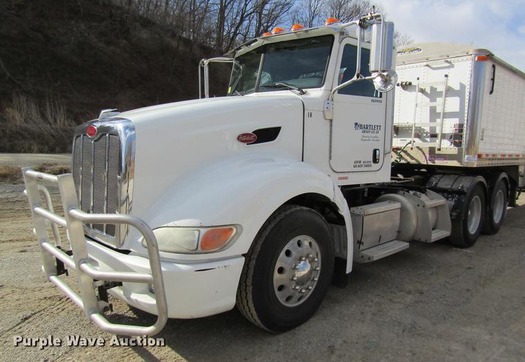 image for item DC4489 2010 Peterbilt 386 semi truck