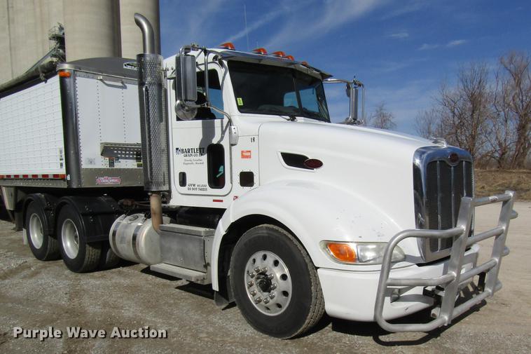image for item DC4489 2010 Peterbilt 386 semi truck
