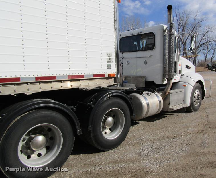 image for item DC4489 2010 Peterbilt 386 semi truck