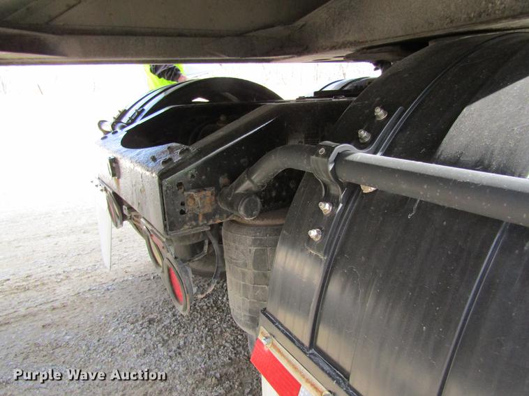 image for item DC4489 2010 Peterbilt 386 semi truck