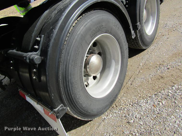 image for item DC4489 2010 Peterbilt 386 semi truck