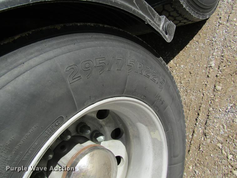 image for item DC4489 2010 Peterbilt 386 semi truck