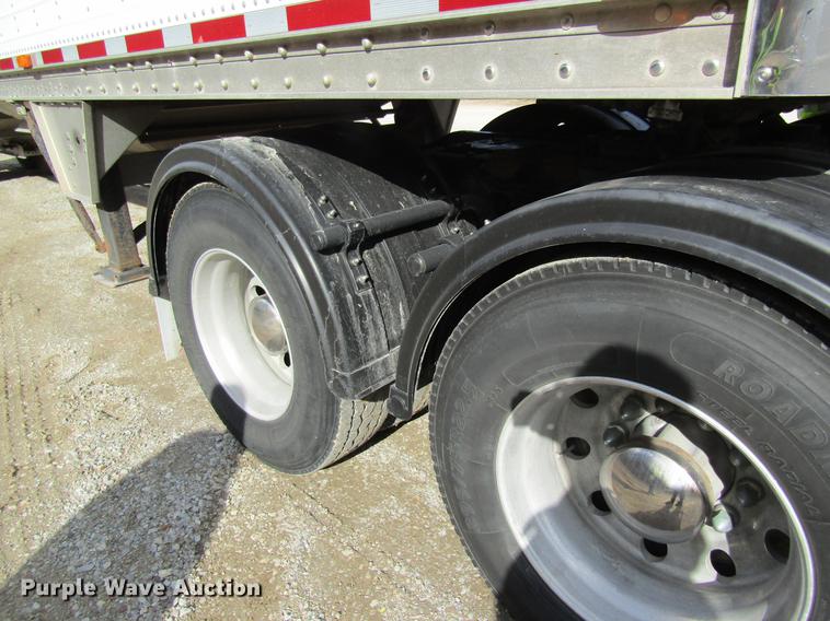 image for item DC4489 2010 Peterbilt 386 semi truck