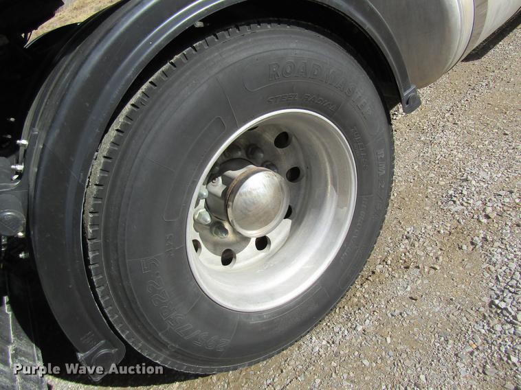 image for item DC4489 2010 Peterbilt 386 semi truck